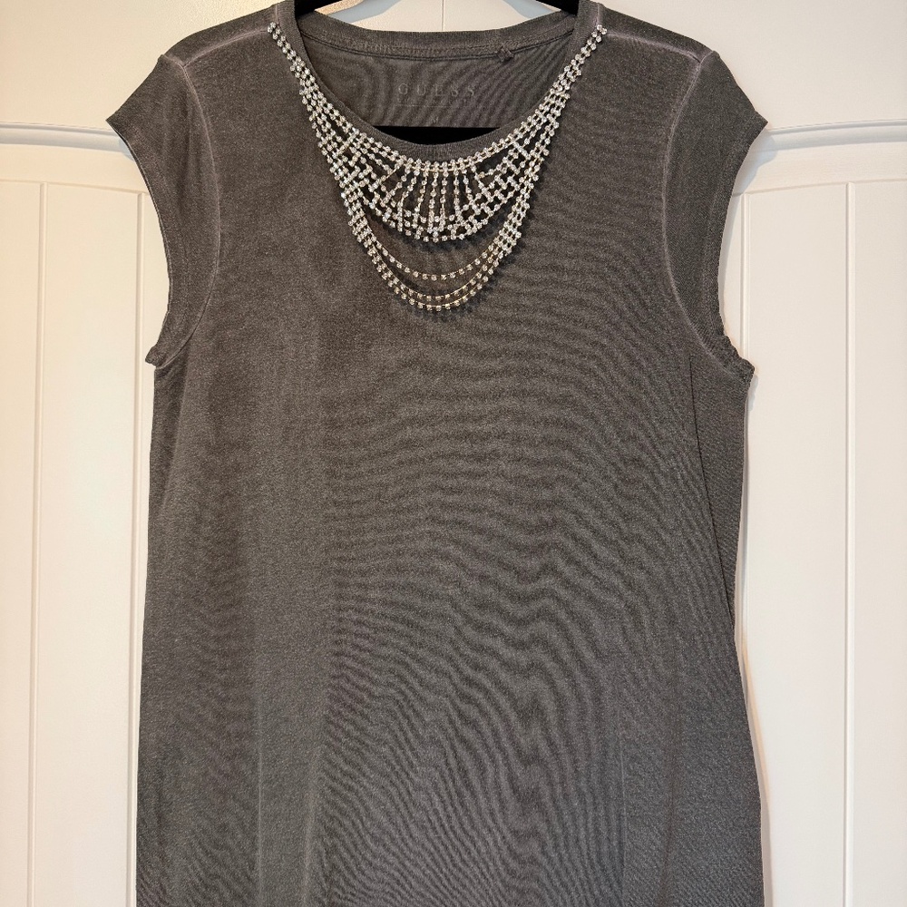 Guess necklace top